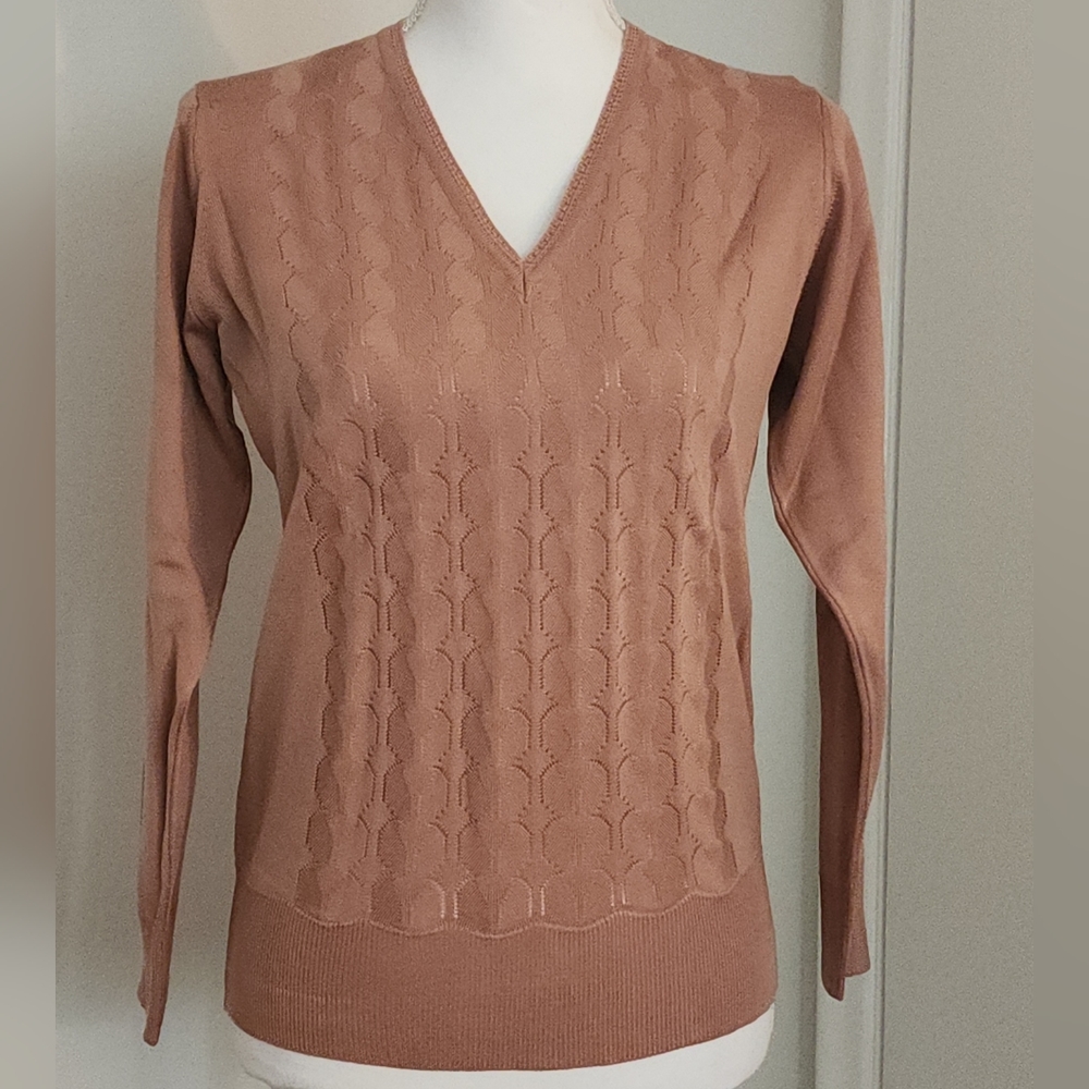 Original Beston Euatoriana V neck Women’s pullover/sweater. Brand new.